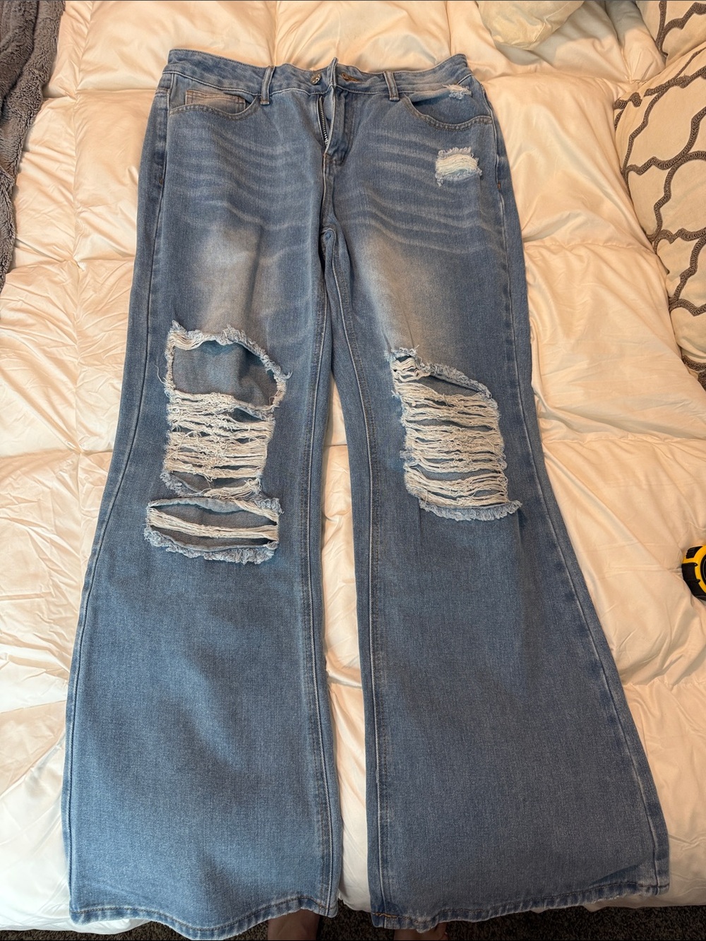 Wide-Leg Distressed Women's Jeans in Light Blue